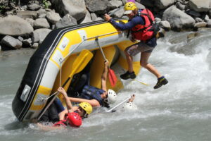 moniteur de rafting à Barcelonnette