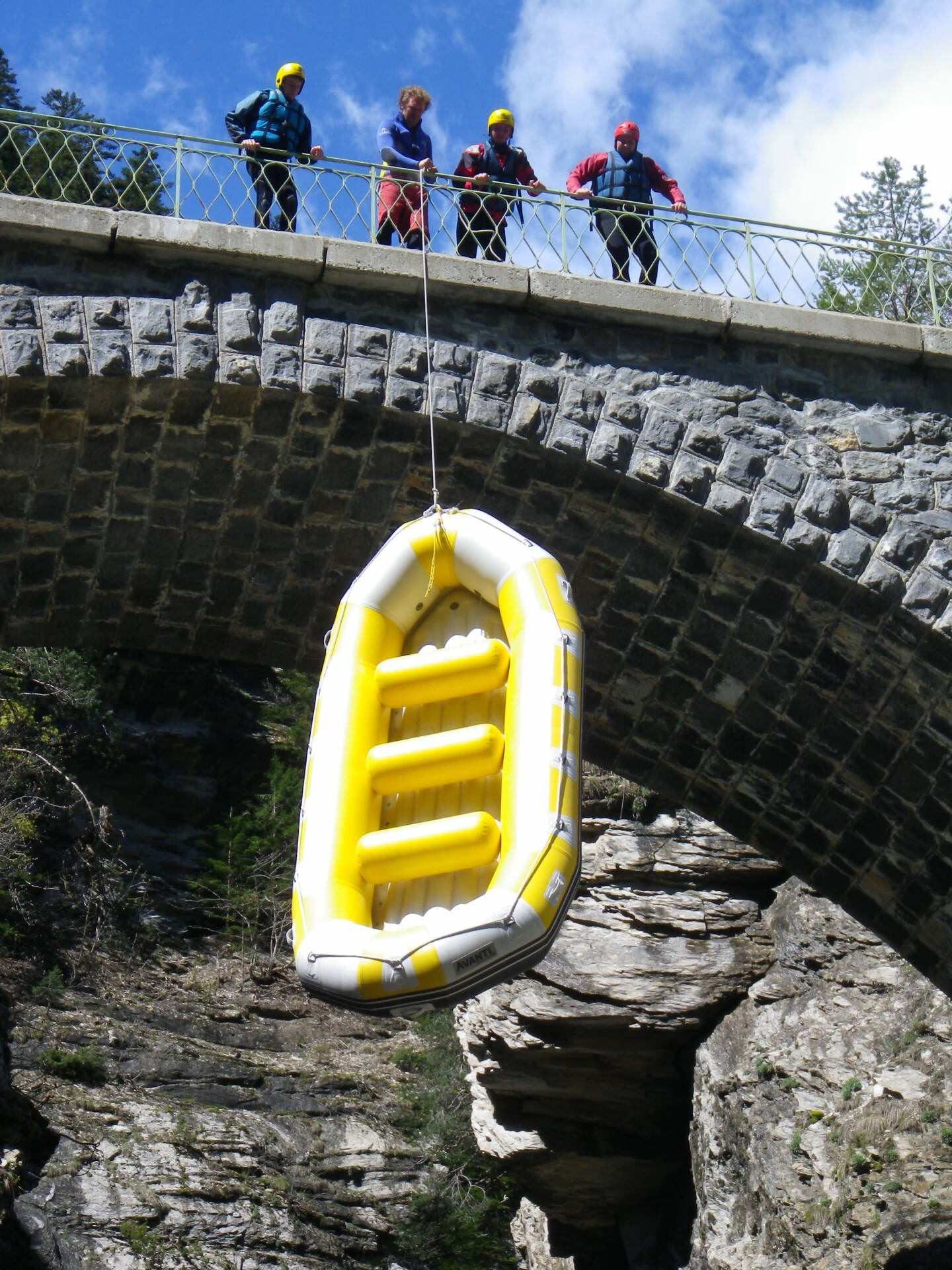 Embarquement sur la rivière Bachelard dans les alpes