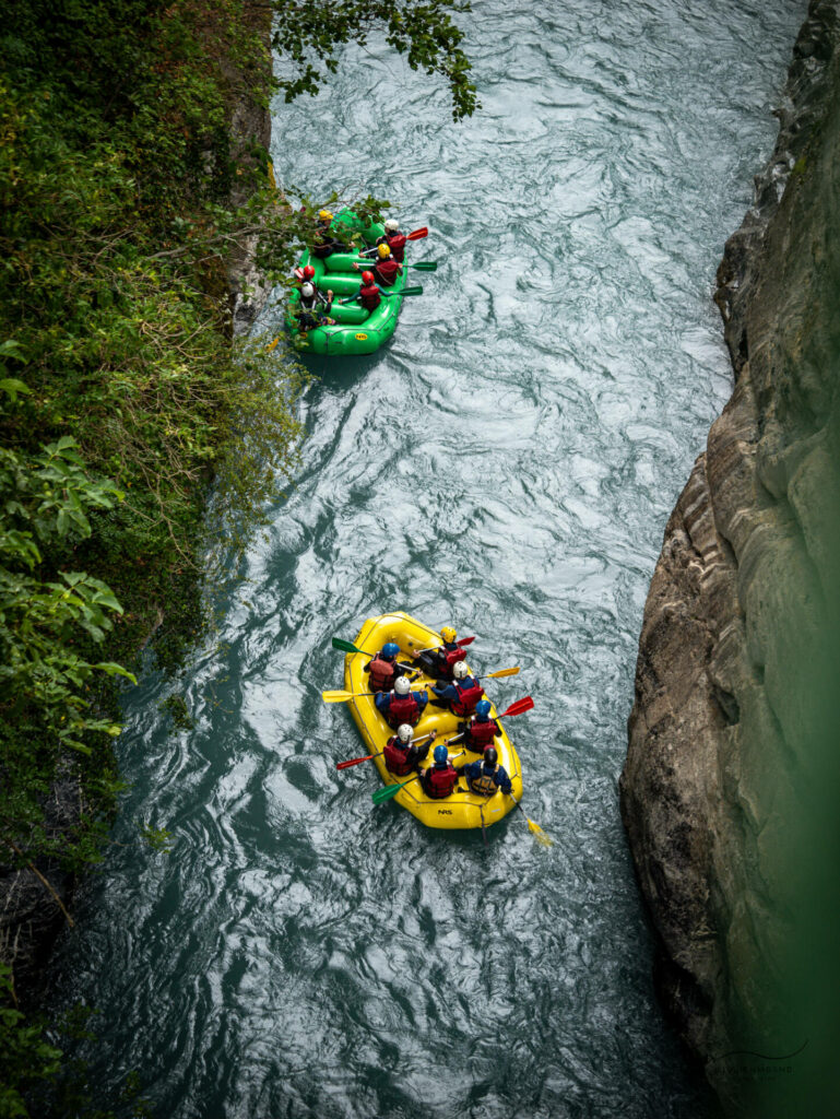 Passage des Gorges en Rafting pour un groupe de EVJF proche de Marseille